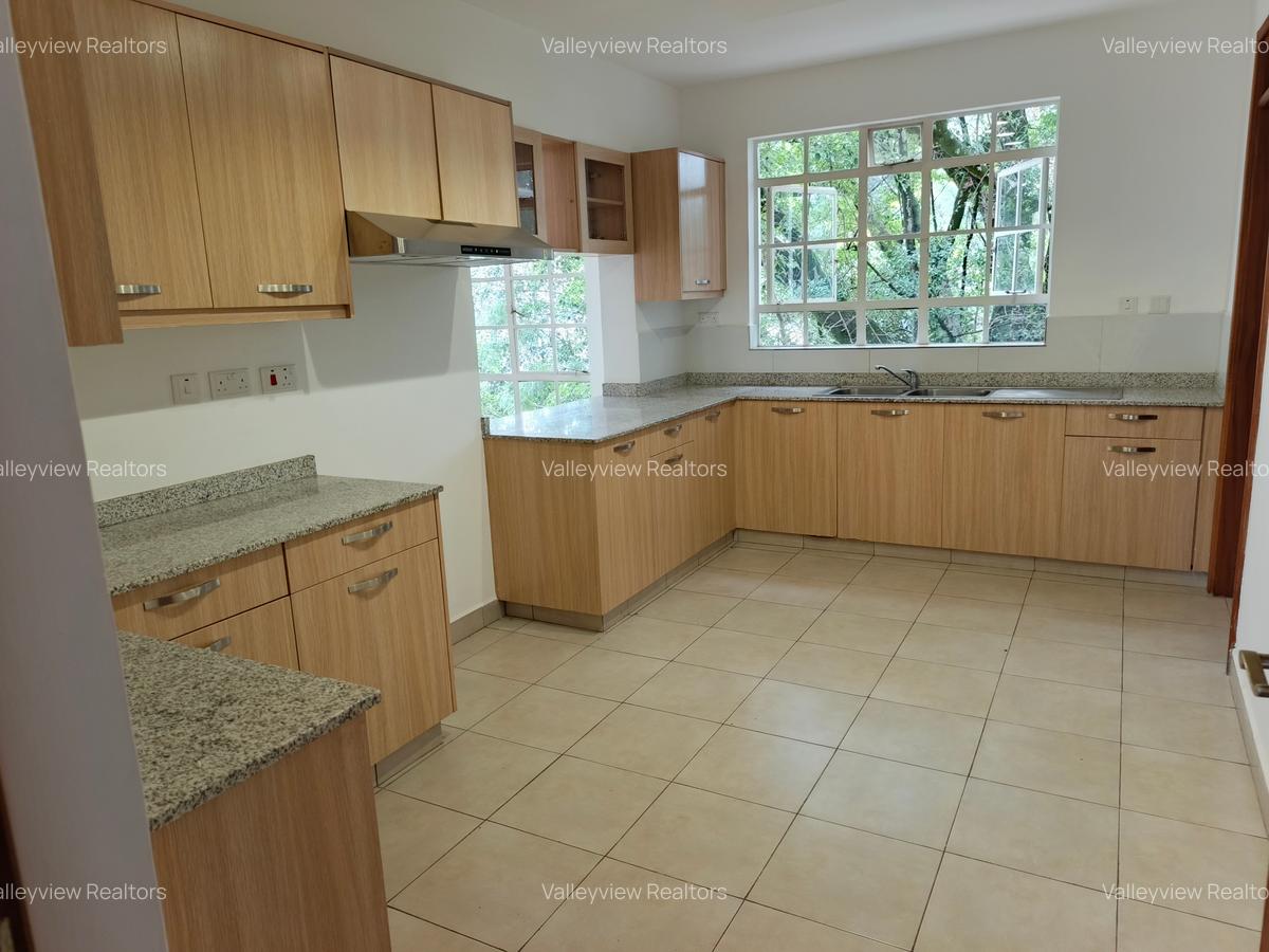 3 Bed Apartment with En Suite at Lavington - 2