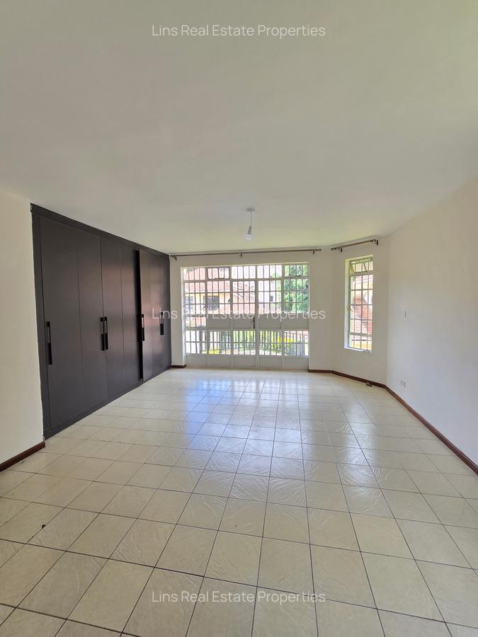 4 Bed Townhouse with En Suite in Spring Valley - 15