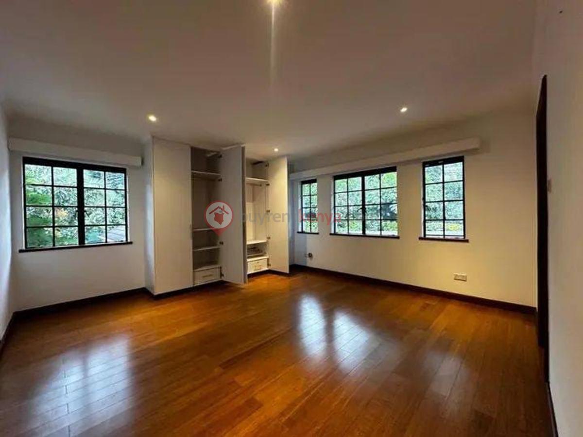 5 Bed House with En Suite in Rosslyn - 6