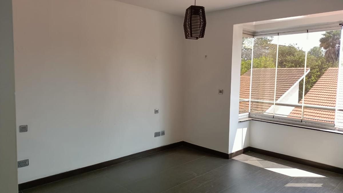 3 Bed Apartment with En Suite in Riverside - 8