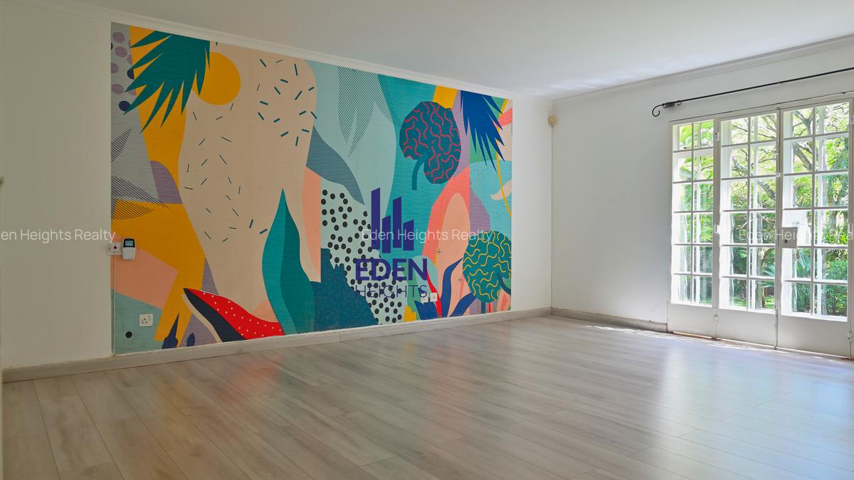 4 Bed House with En Suite in Lavington - 16