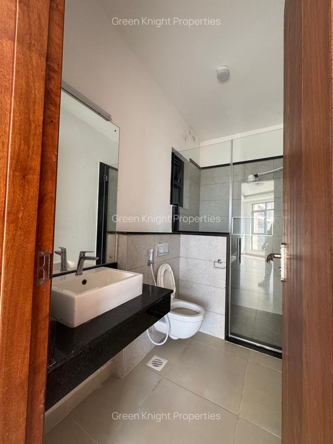 Serviced 2 Bed Apartment with En Suite in Westlands Area - 9