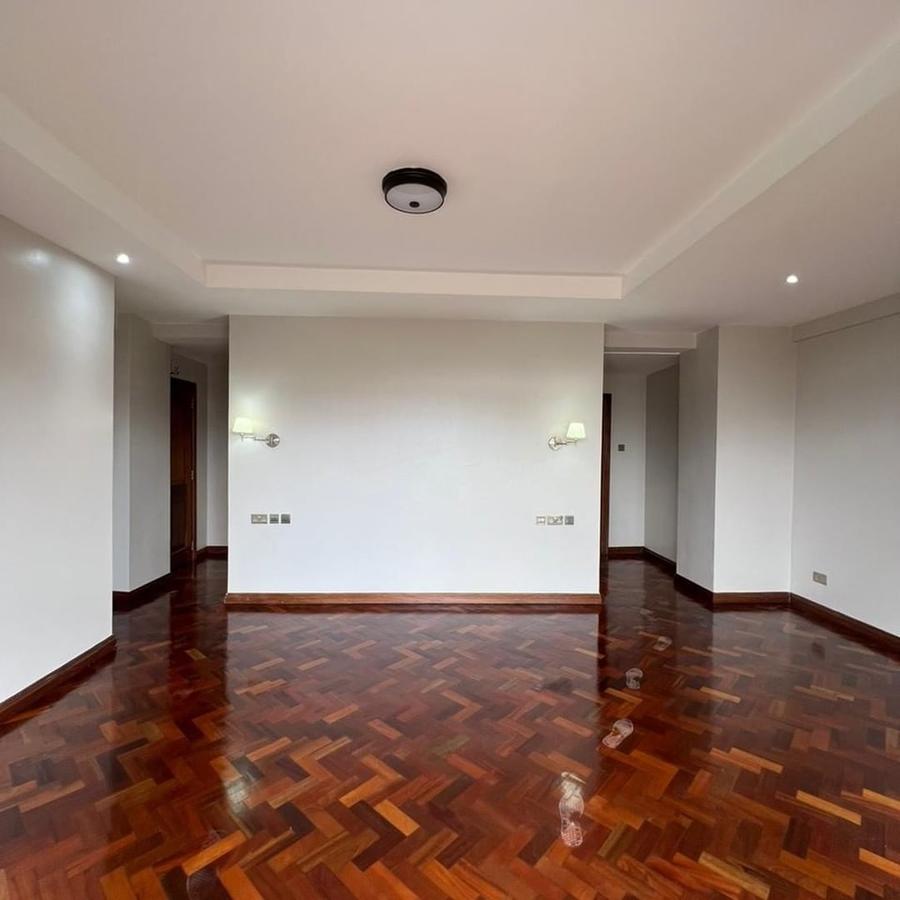 4 Bed Apartment with En Suite at Riverside Drive - 9