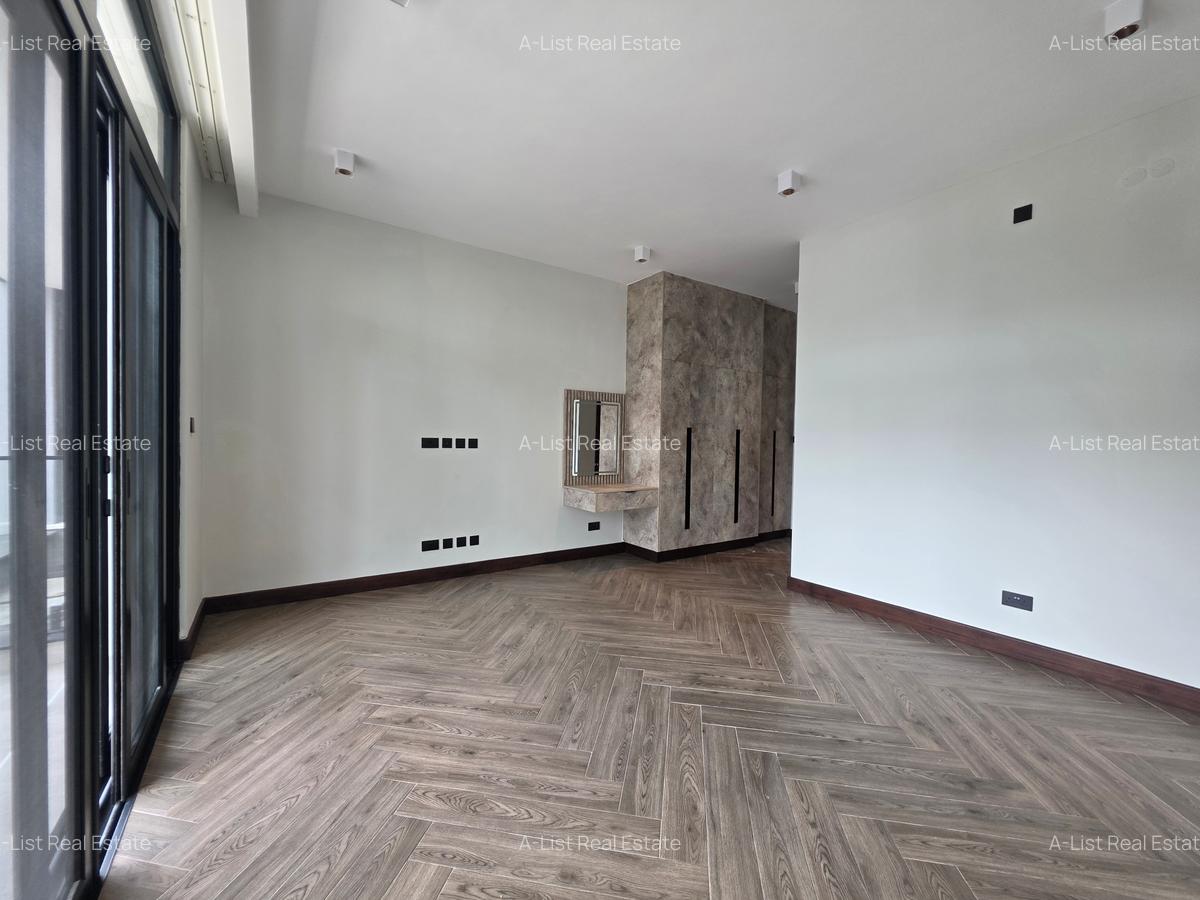 6 Bed House with En Suite at Nyari - 19