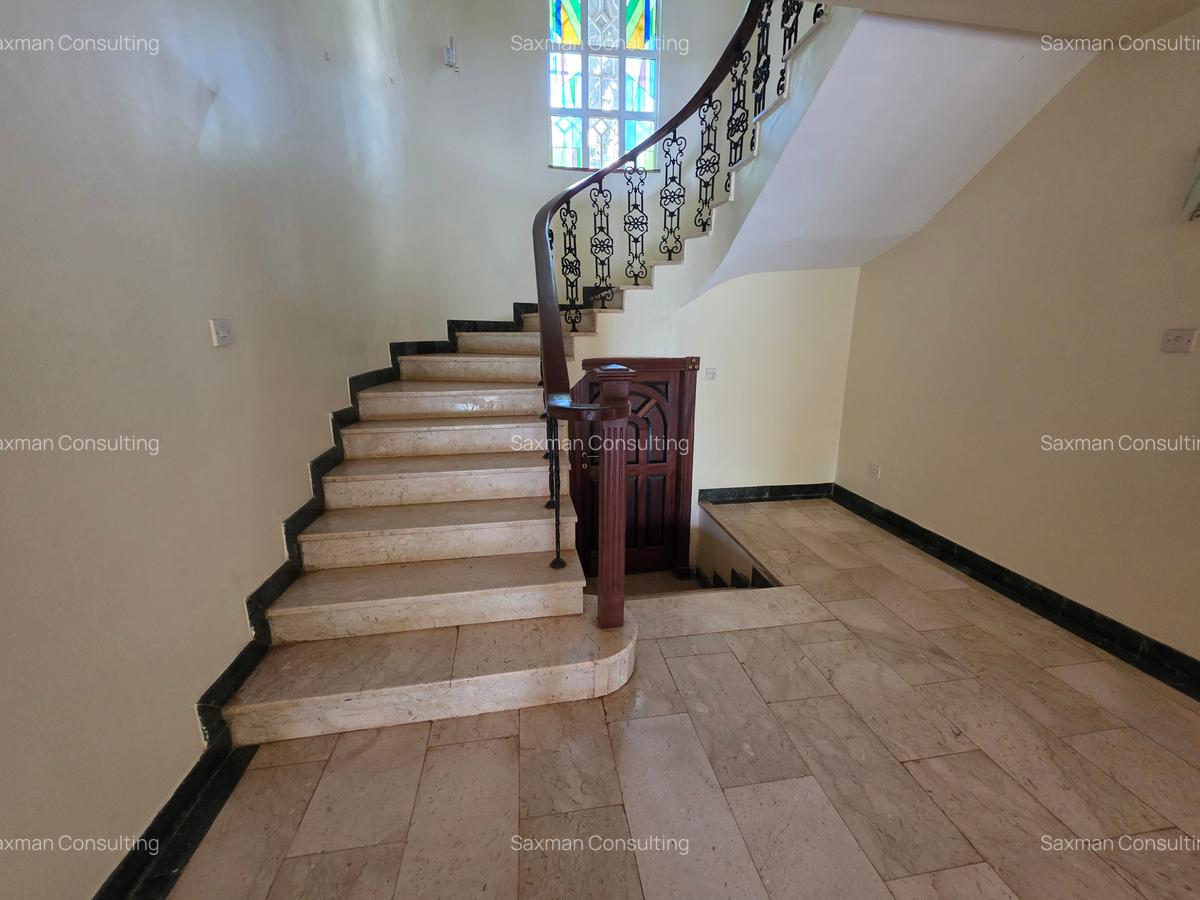 4 Bed House with En Suite in Lake View - 11