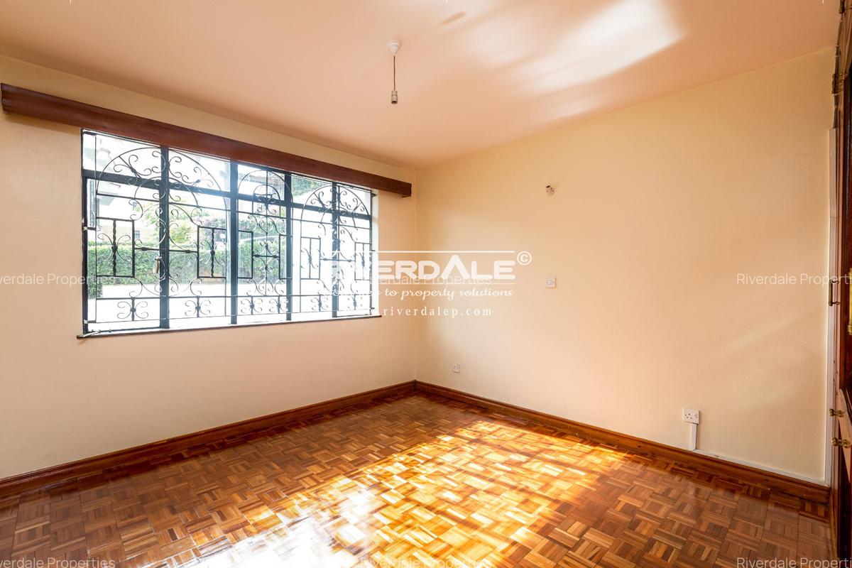 5 Bed Townhouse with En Suite in Riverside - 4