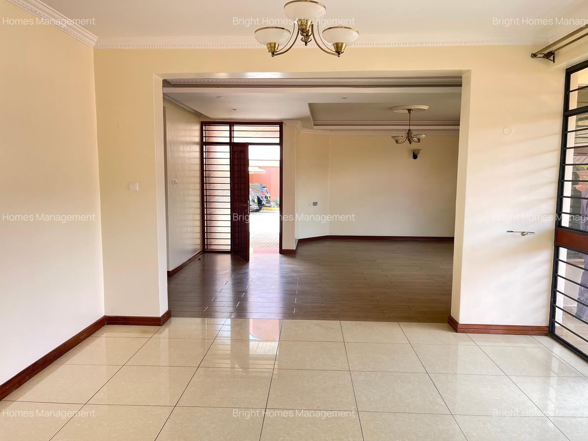 6 Bed Townhouse with En Suite in Lavington - 2