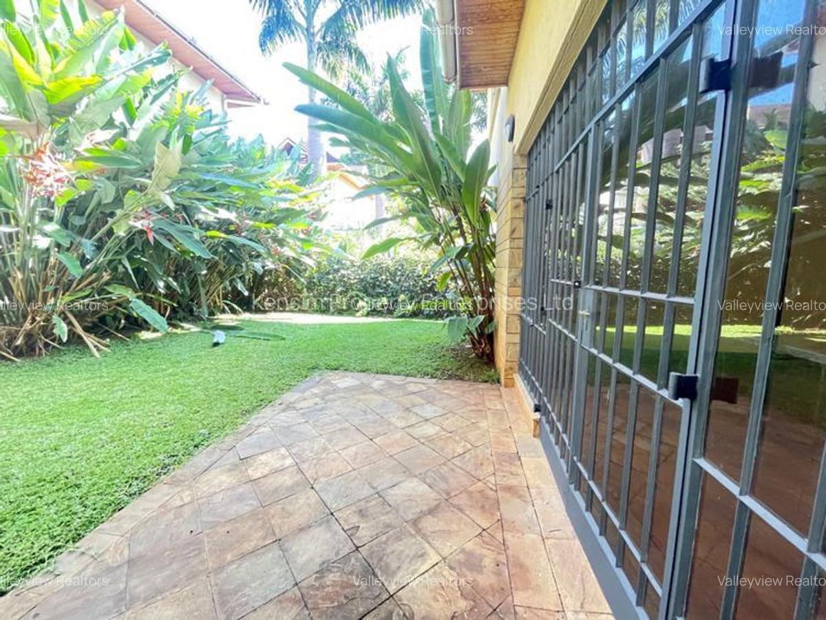 5 Bed Townhouse with En Suite at Lavington - 5