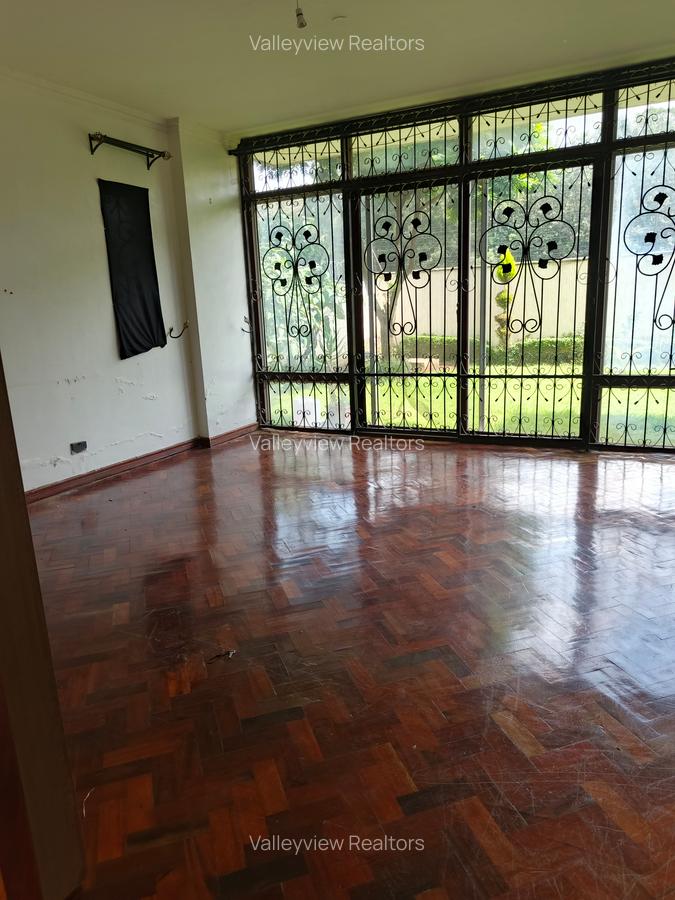 5 Bed Townhouse with En Suite at Lavington - 8