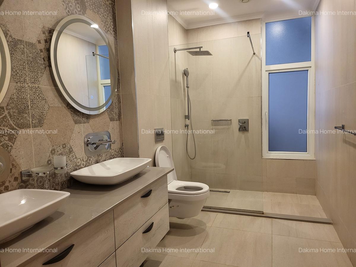 3 Bed Apartment with En Suite in Parklands - 8