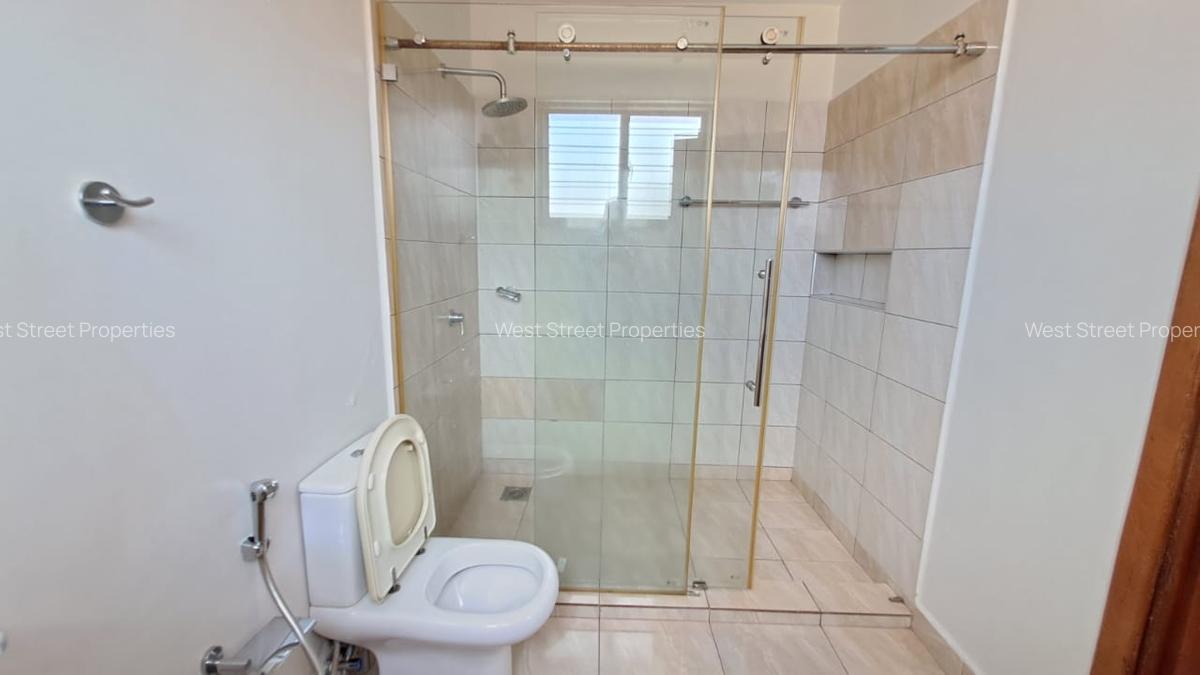 5 Bed Townhouse with En Suite at Lavington - 12