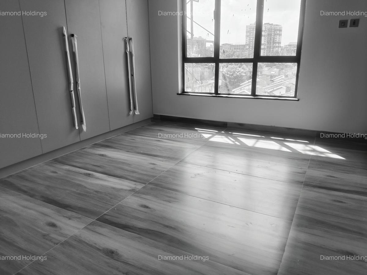 2 Bed Apartment with En Suite in Brookside - 2