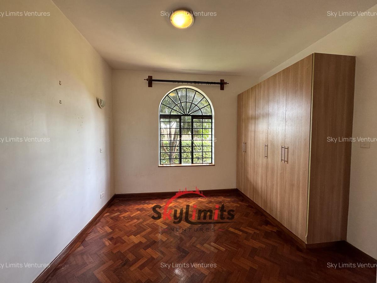 4 Bed Townhouse with En Suite in Kitisuru - 10