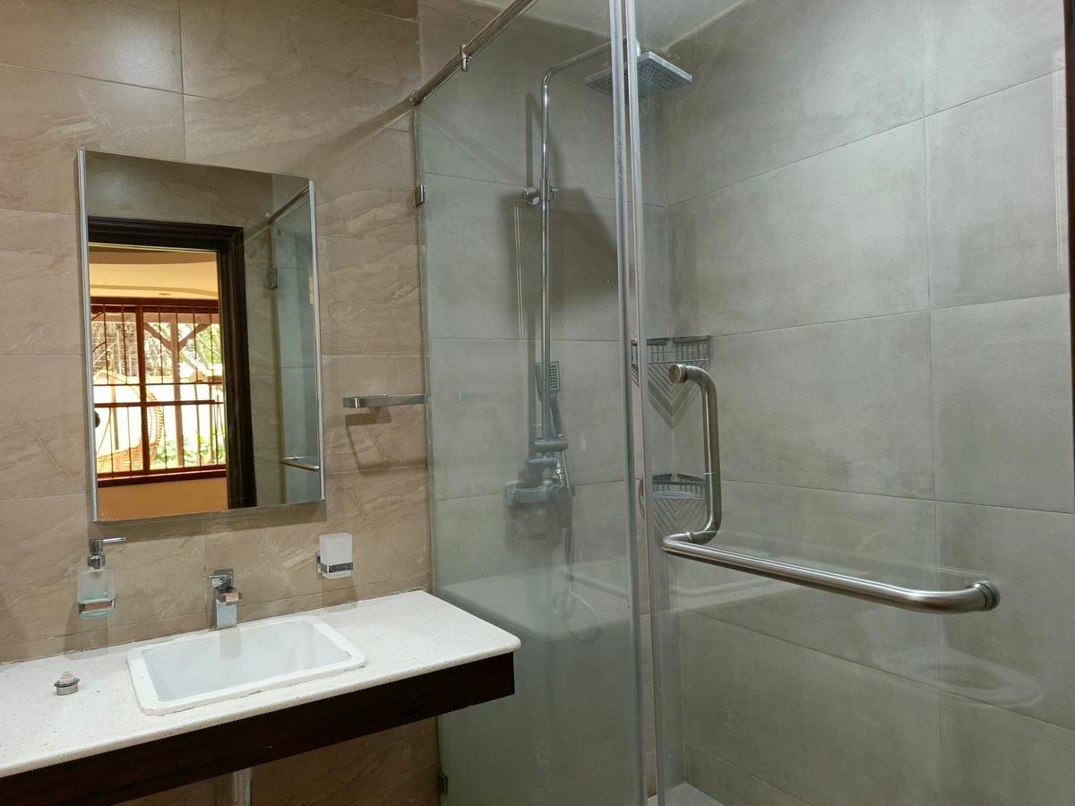 6 Bed House with En Suite in Kyuna - 7