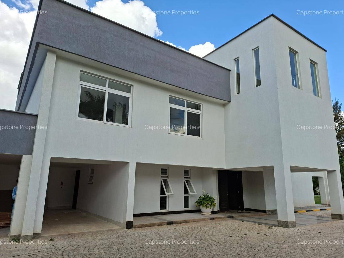 5 Bed House with En Suite in Runda - 2