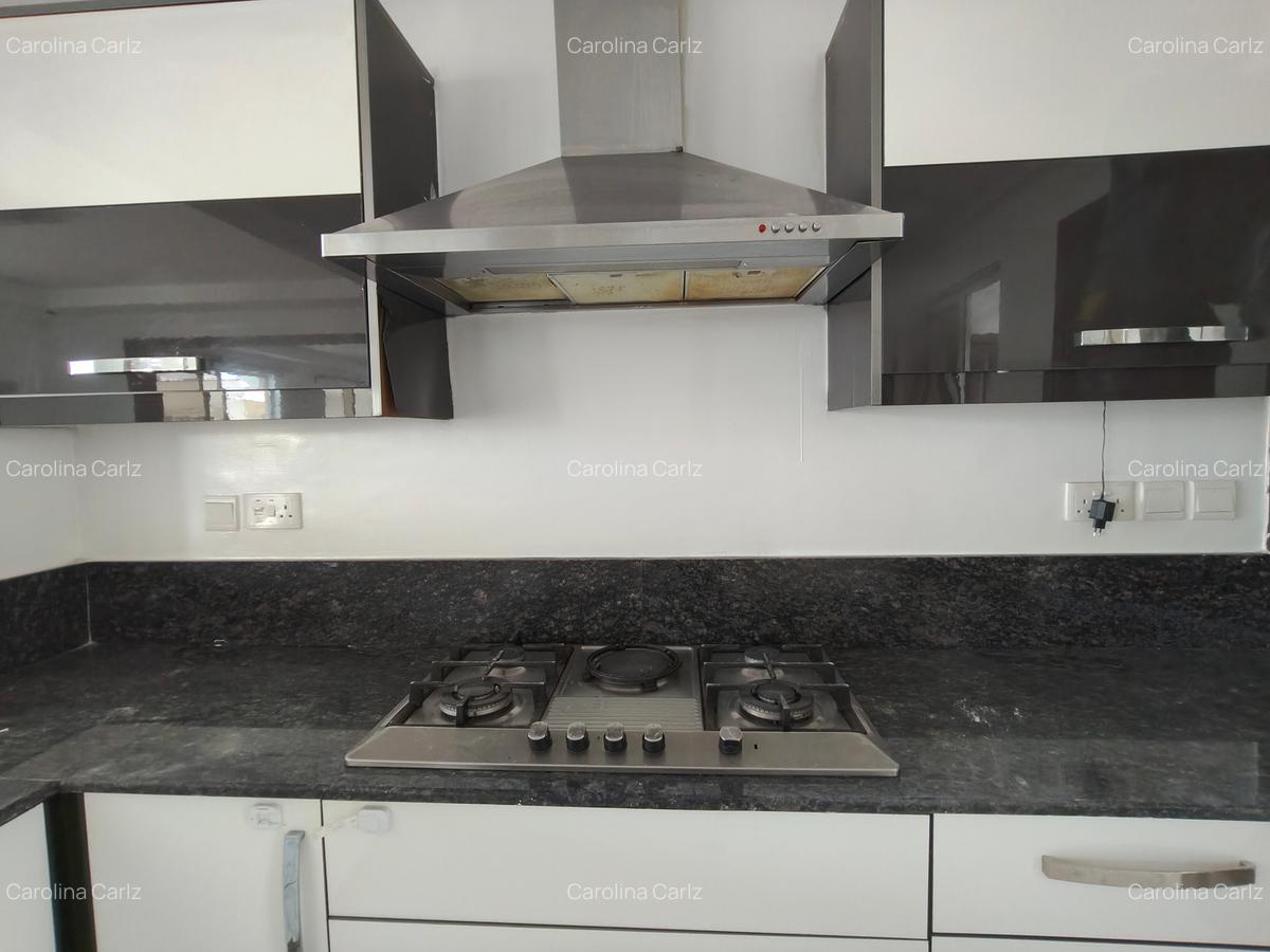 4 Bed Apartment with En Suite at Brookside Drive - 17