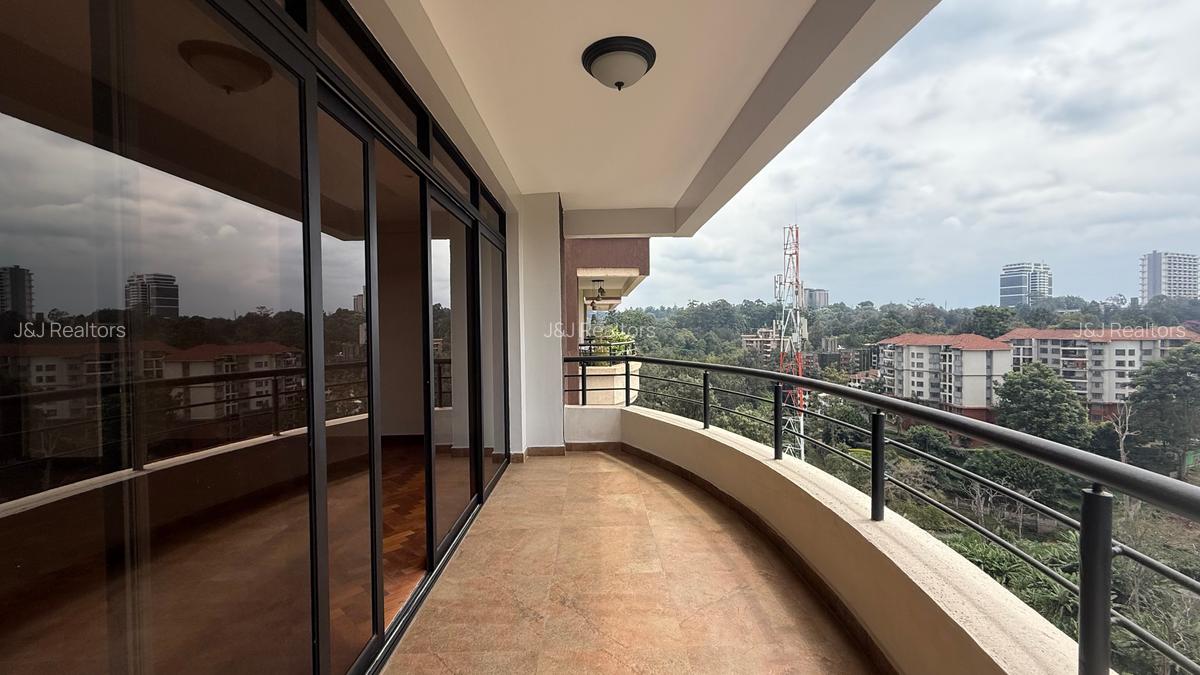 3 Bed Apartment with En Suite in Riverside - 2