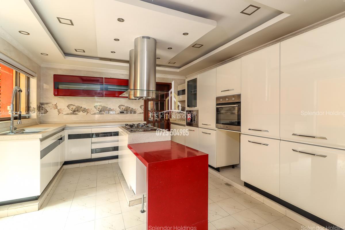 5 Bed Townhouse with En Suite in Lavington - 2