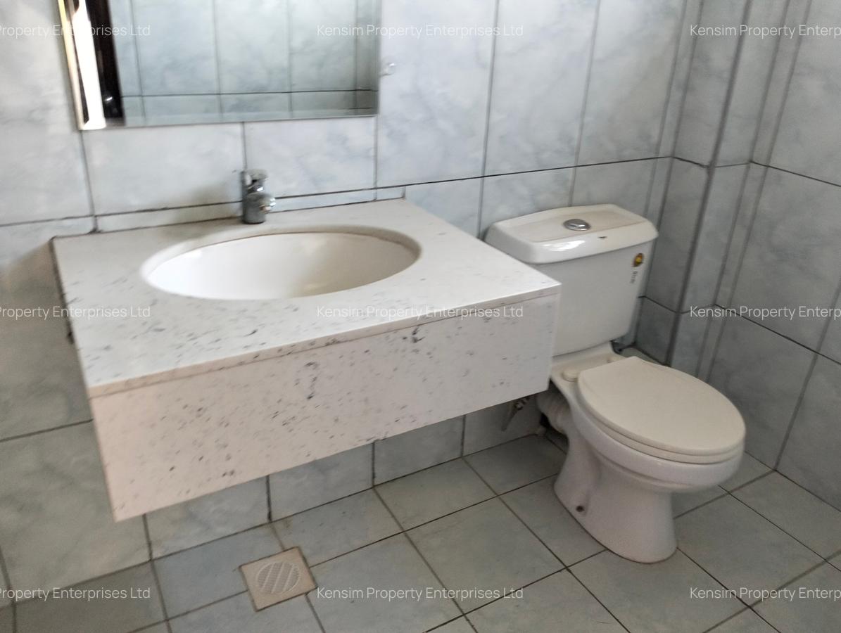 5 Bed Townhouse with En Suite in Karen - 20