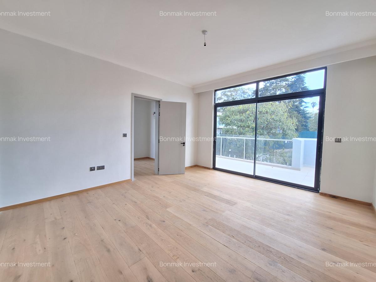5 Bed Townhouse with En Suite at Lavington Green - 10
