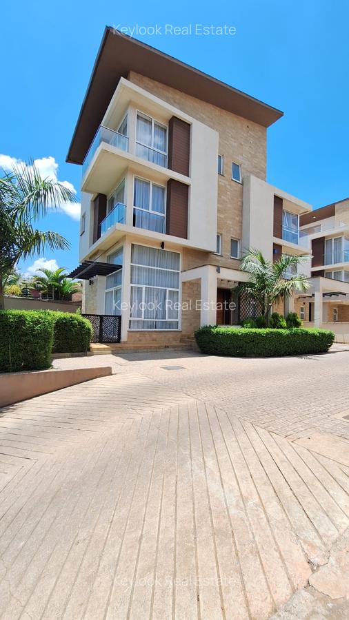 4 Bed Townhouse with En Suite at Lavington - 1