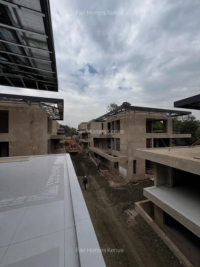 5 Bed Townhouse with En Suite at Lavington Green - 7