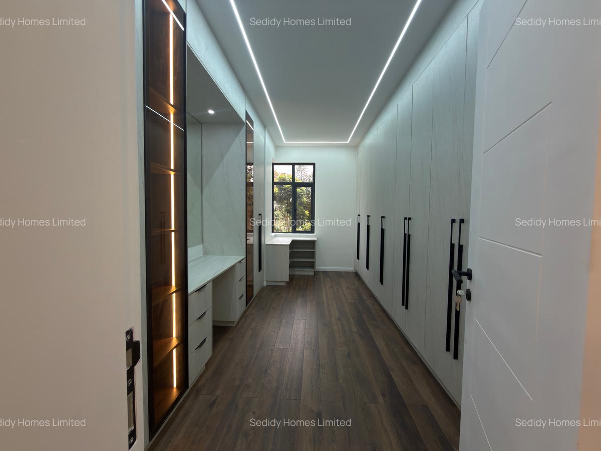 5 Bed Villa with En Suite in Lavington - 10