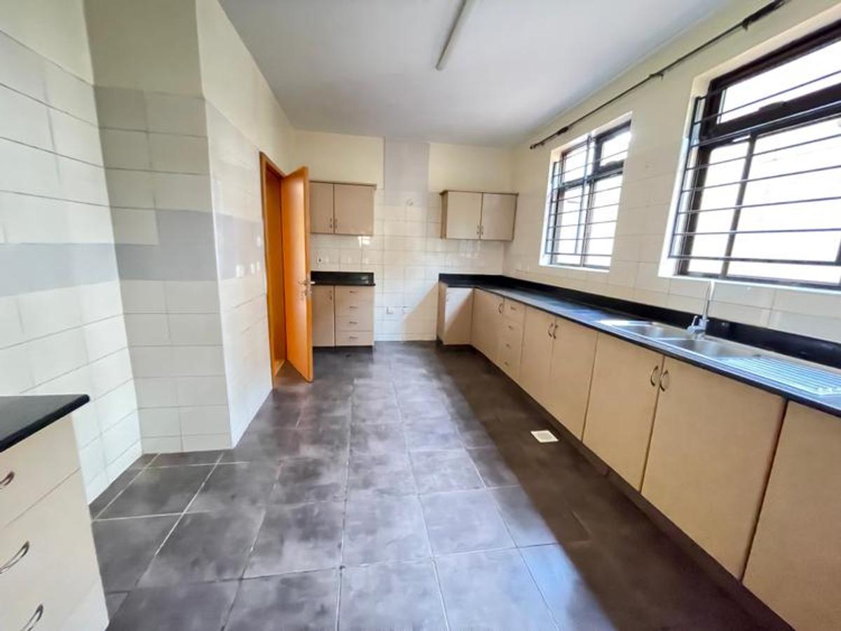 6 Bed Townhouse with En Suite in Lavington - 6