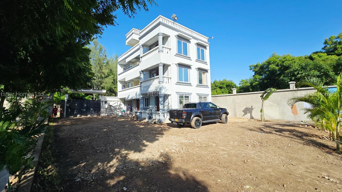 5 Bed Villa with En Suite in Diani - 4