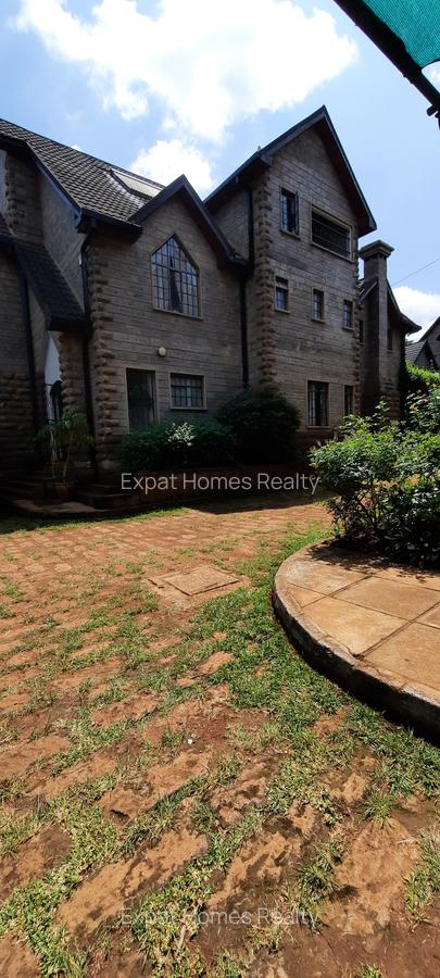5 Bed Townhouse with En Suite in Lavington - 1