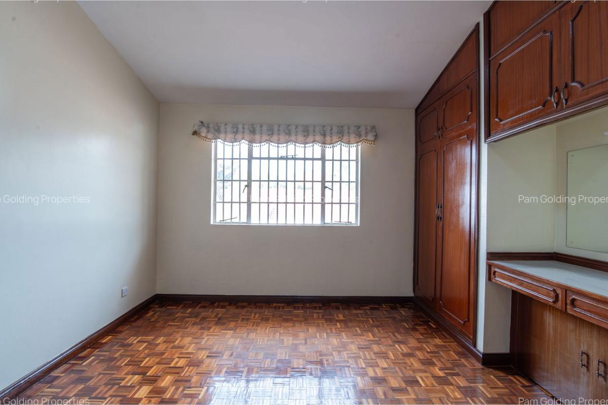 4 Bed Villa with En Suite at School Lane - 6