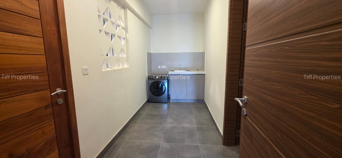 3 Bed Apartment in Riverside - 7