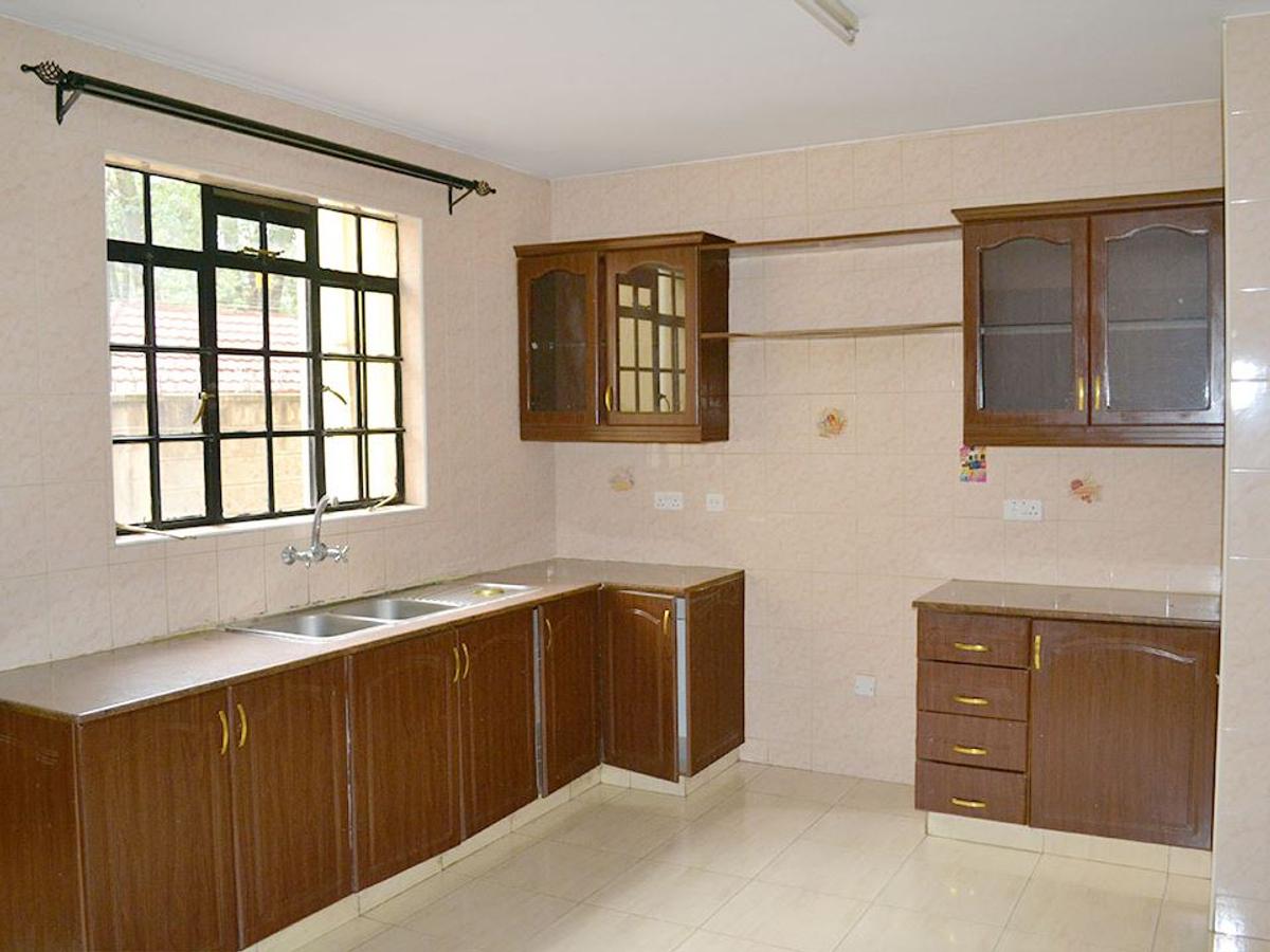 3 Bed Apartment with En Suite at Sports Road - 7