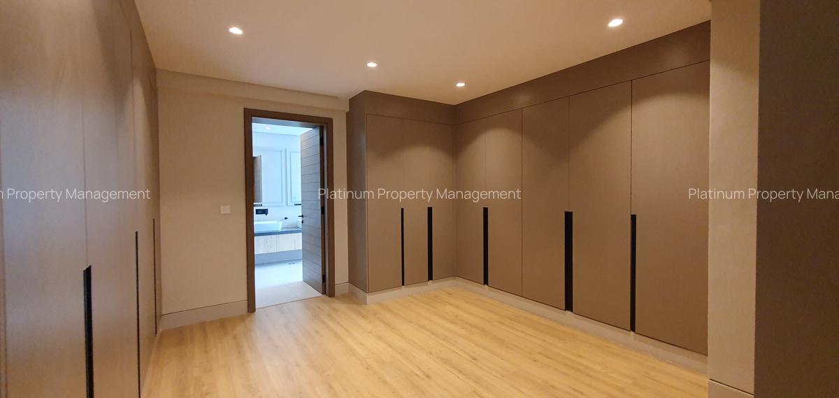 5 Bed Villa with En Suite in Westlands Area - 13