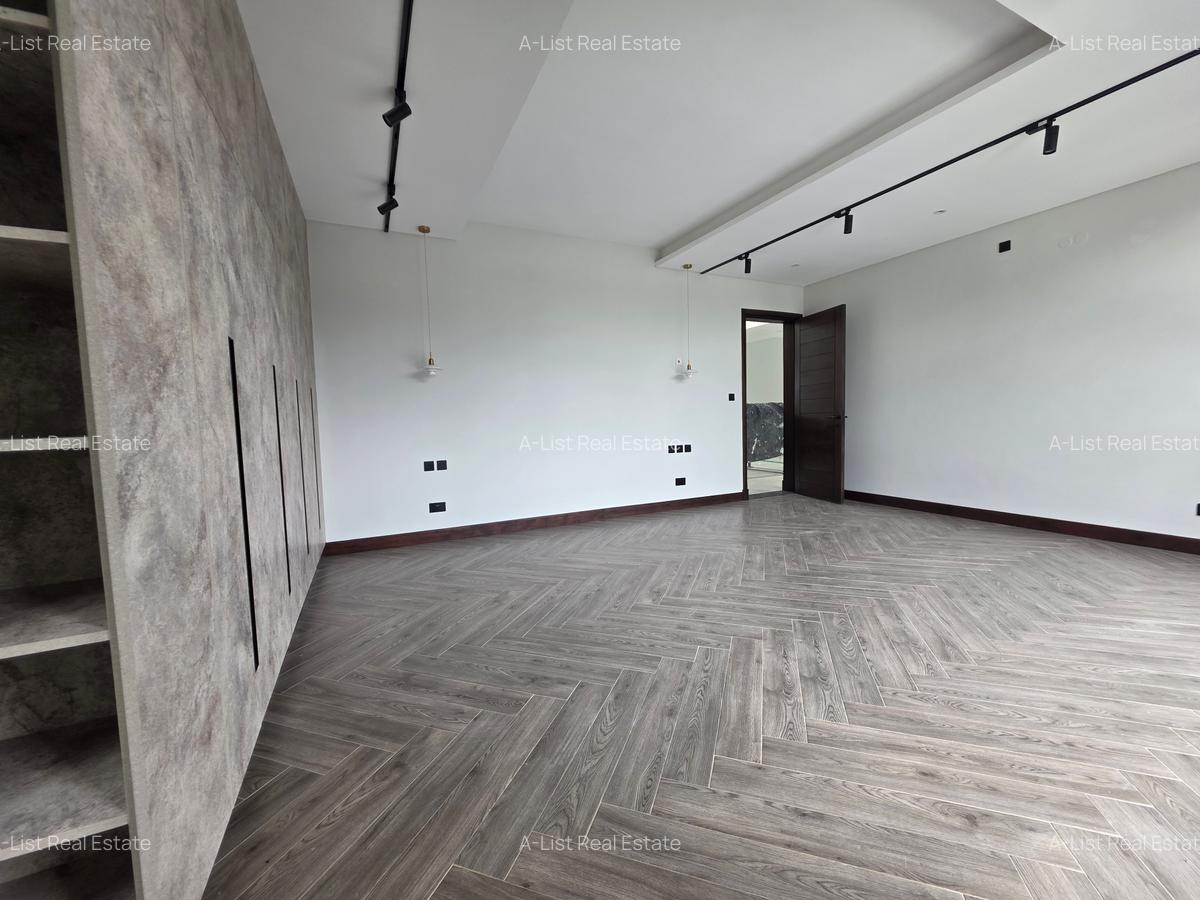 6 Bed House with En Suite at Nyari - 14