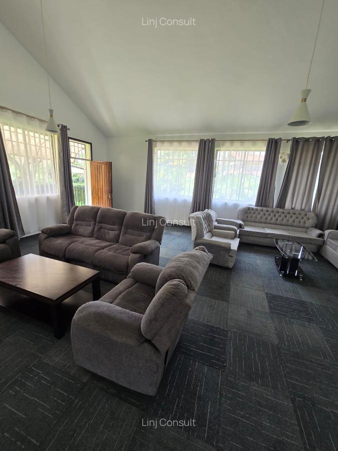 4 Bed Villa with En Suite in Nyari - 6