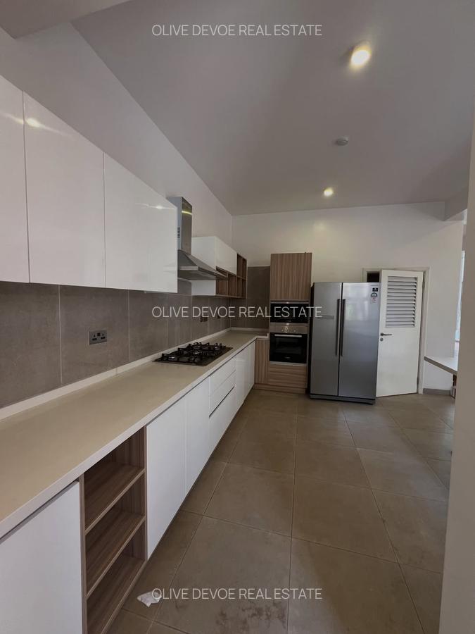 4 Bed Townhouse with En Suite in Lavington - 9