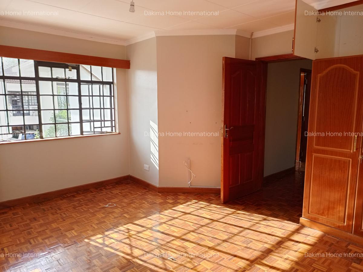 4 Bed Townhouse with En Suite in Spring Valley - 13