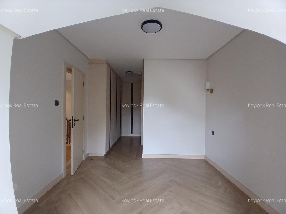 6 Bed Townhouse with En Suite at Lavington - 9