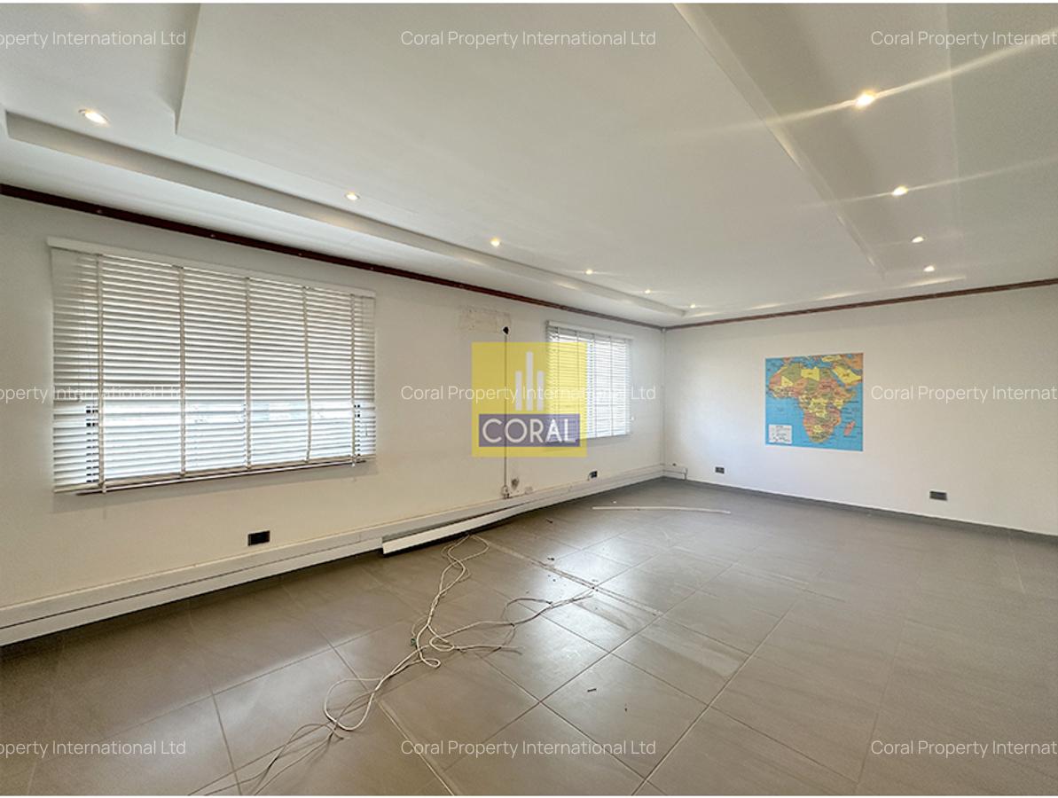 29,825 ft² Warehouse in Industrial Area - 16