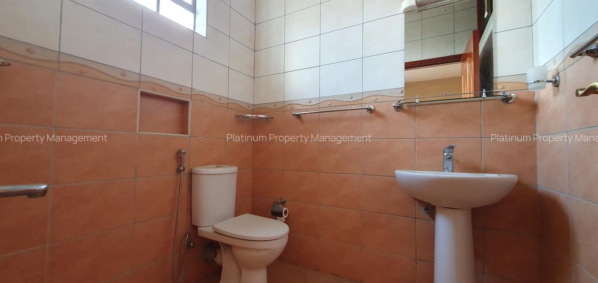 4 Bed Apartment with En Suite at 2Nd Parklands Avenue - 16