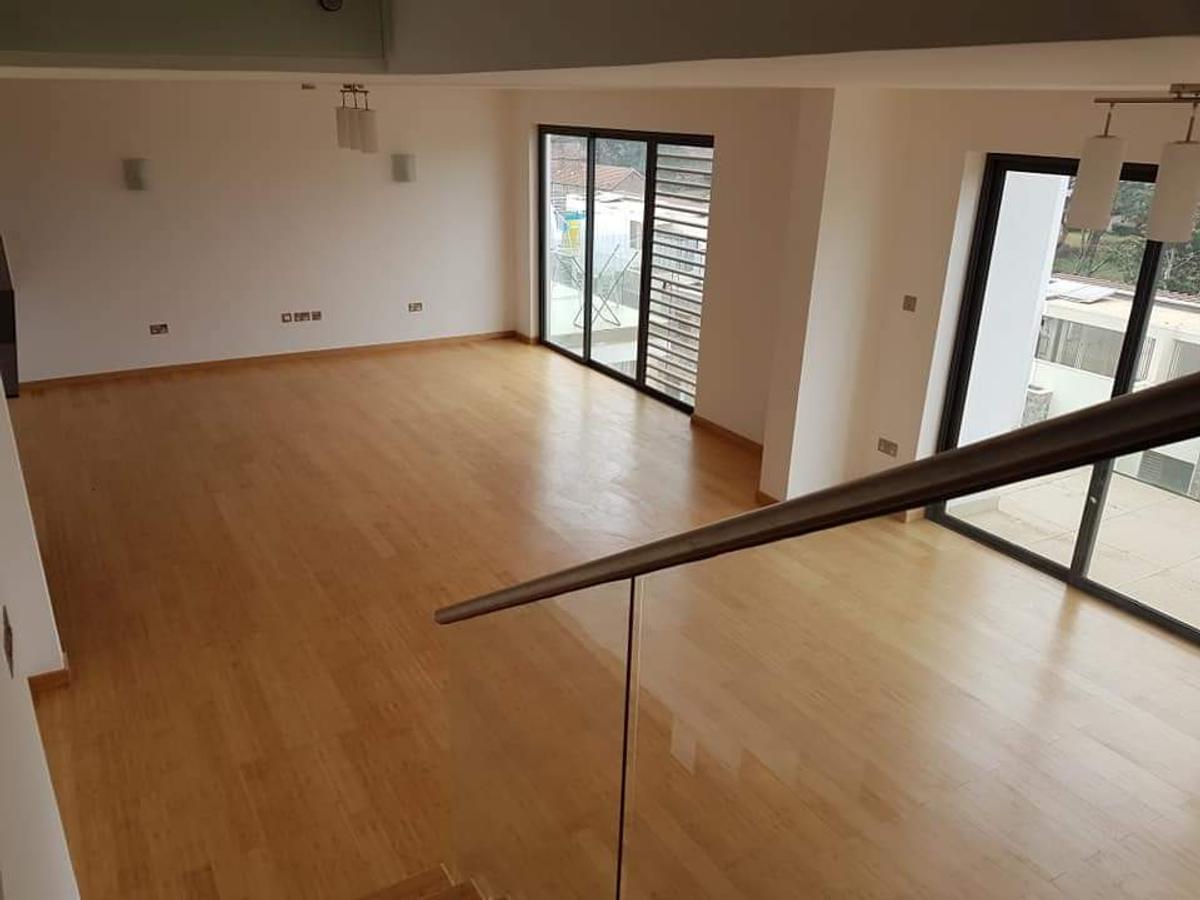 3 Bed Apartment with En Suite at Garden City - 12