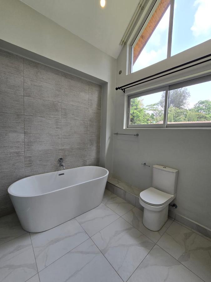 5 Bed House with En Suite at Redhil Road - 2