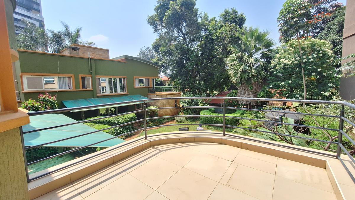 4 Bed Townhouse with En Suite at Riverside Drive - 11