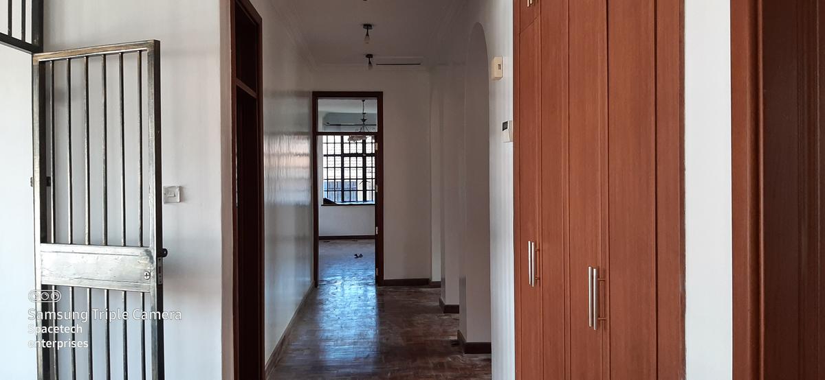 4 Bed Townhouse with En Suite in Lavington - 9