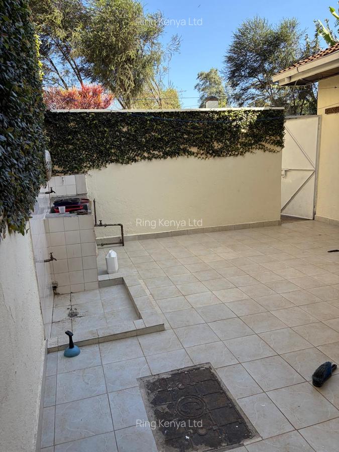 4 Bed House with En Suite in Lavington - 8