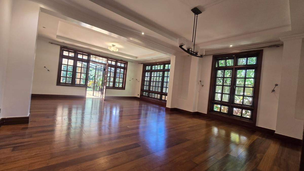 5 Bed House with En Suite in Loresho - 11