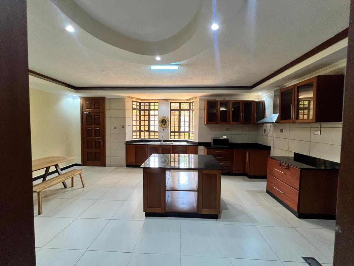 5 Bed House with En Suite in Runda - 15
