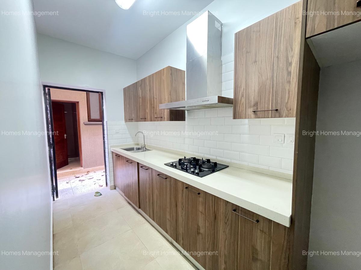 5 Bed Townhouse with En Suite in Lavington - 3