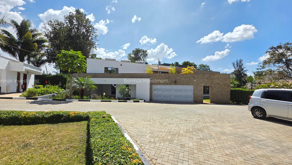 4 Bed House with En Suite at Old Runda - 18